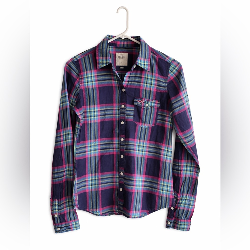 Hollister Purple and Green Plaid Women’s Shirt. Chest - 18”. Length - 24”.